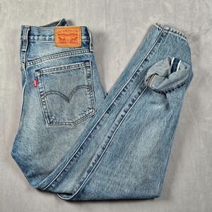 Levi's Women's Light Wash Straight-Leg Jeans